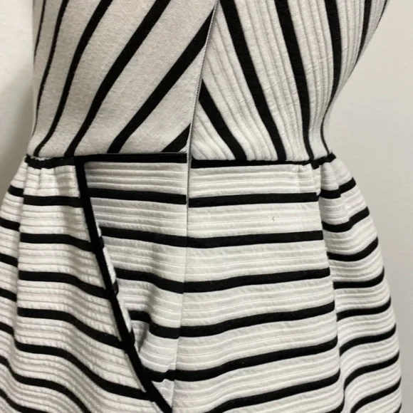 Maeve Anthropologie Black & White Mitred Striped Fit & Flare Dress Size 0 - Picture 5 of 5